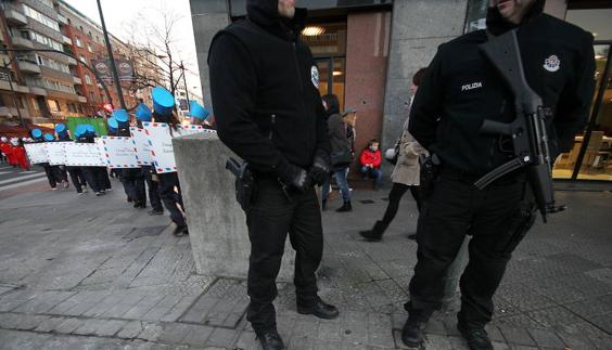 El arma reglamentaria de los agentes de la Ertzaintza es la HK USP Compact de 9 milímetros.