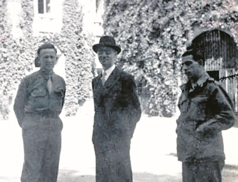 Abad, Jesús María Leizaola y Beldarrain, en una sede gala de la OSS.