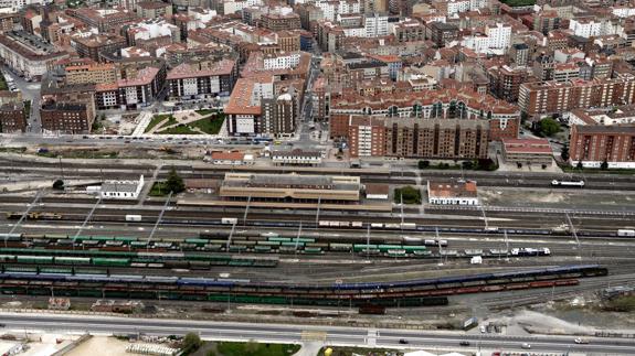 Fomento propone un desvío paralelo a la AP-1 para el AVE a su paso por la ciudad. 