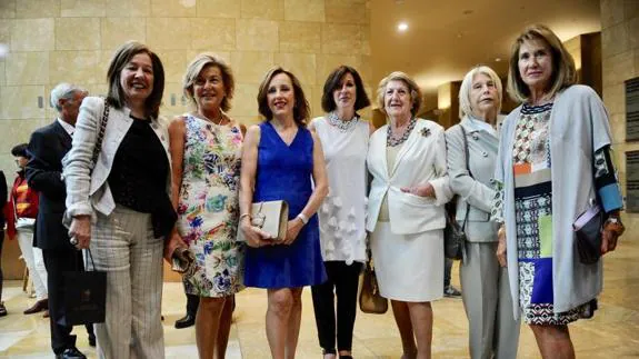 Garbiñe Gochi, Yolanda Sanz, Montse González, Edurne Davalillo, Mari Ángeles Izquierdo, María Rosa Casas y Maite Herrera.
