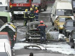 La explosión destrozó el coche. / Foto: Luis Ángel Gómez.