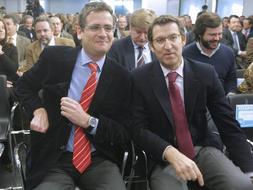 Antonio Basagoiti junto al candidato del PP a las elecciones gallegas, Alberto Núñez Feijóo. / Efe
