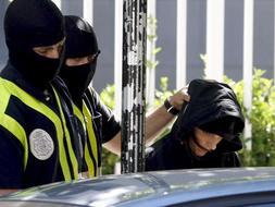 Imagen de una de las detenciones realizadas por la Policía Nacional. / TELEPRESS