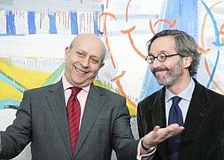 Wert, a la izquierda, gesticula en presencia de Lassalle, secretario de Estado de Cultura./ Agencias::