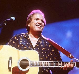 Don McLean actuando en un concierto en el año 1999. Vídeo: Así sonaba 'American Pie' en 1972.