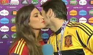 El beso de Iker Casillas y Sara Carbonero fue lo más visto el domingo en Euskadi. / Telecinco