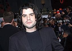 Sage fue encontrado muerto en su piso.