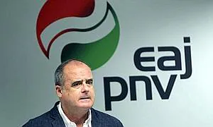 El portavoz del PNV en el Parlamento vasco, Joseba Egibar. / Efe