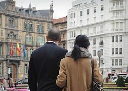 Bajo los nombres ficticios de José e Isabel se esconde la pareja que ha cedido el piso. / Fernando Gómez