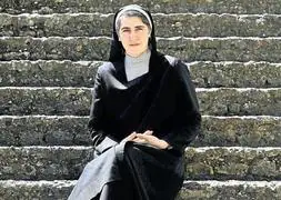 Montserrat Teresa Forcades, en el Monasterio de San Benet, donde ingresó en 1997. Cuando sale, viste pantalón. / Afb
