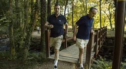 Rajoy y Suárez han compartido camino e indumentaria. / Efe