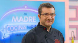 Sergio Fernández, presentador de 'Mi madre cocina mejor que la tuya'. /CUATRO