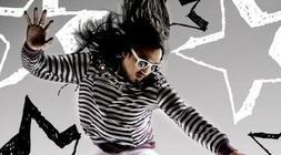 Aoki da más de doscientos bolos al año.