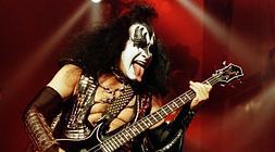 Gene Simmons con la lengua fuera.