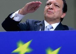 El presidente de la Comisión, Durao Barroso, durante la rueda de prensa ayer en Bruselas. / EFE