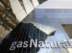 IMAGEN DE EMPRESA. La nueva sede de Gas Natural en Barcelona, inaugurada ayer.  / AP