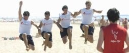 Iturraspe, Del Olmo, Ustaritz y Llorente, en la playa de Isla Canela. / AIOL