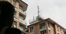Un juez declara ilegales dos antenas de telefonía que operan en edificios privados