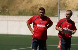 Carlos Pouso, a la izquierda, con Alain Gandiaga. /JULIO CALLEJA
