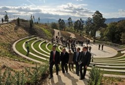 Responsables políticos y universitarios, en el anfiteatro del parque. /F. GÓMEZ