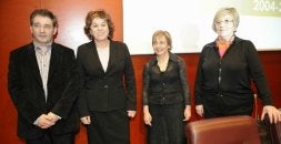 Agustín Otxoa de Eribe, Josune Ariztondo, Miren Azkarate y María Jesús Aranburu. / BORJA AGUDO