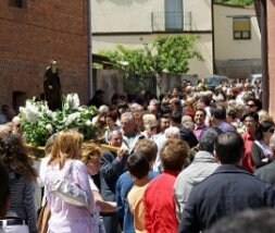 La imagen del Santo paseó por las calles. / F. D.