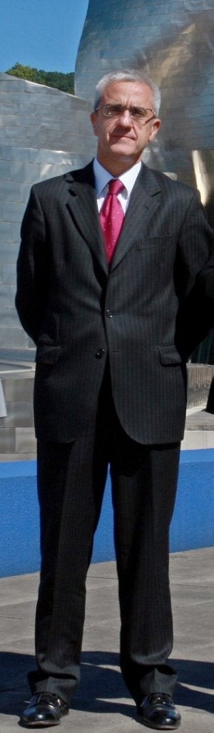 Cearsolo, delante del Guggenheim. / MITXEL ATRIO