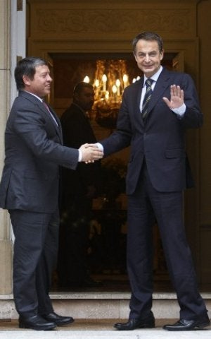 El presidente Zapatero, ayer, con el rey Abdalá II de Jordania. ::                             AP