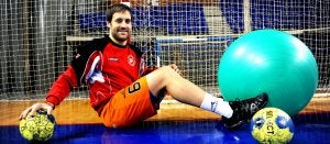 Unai Arrieta regresó el pasado miércoles, en el amistoso contra el Ademar de León, tras llevar lesionado desde octubre. ::
FOTOS: MIGUEL HERREROS