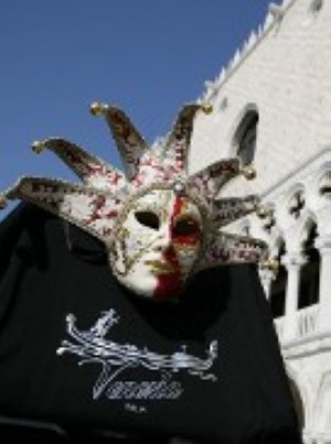 Máscara veneciana. ::
REUTERS