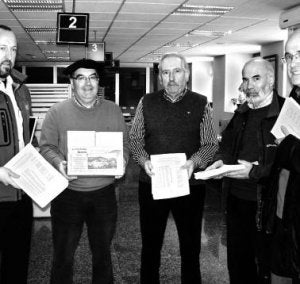 Componentes del grupo 'Arrateballe Bizirik' ayer en Pegora. ::
L. L..