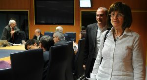La consejera de Cultura, Blanca Urgell, y el viceconsejero Antonio Rivera, en la sala del Parlamento donde se desarrolló la comparecencia. ::                             IOSU ONANDIA