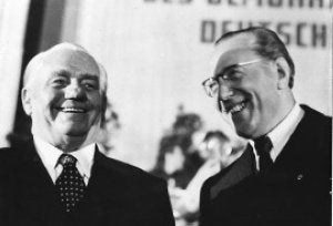 Wilhem Pieck y Otto Grotewohl, líderes políticos de la RDA. ::
E. C.