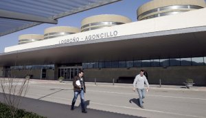 La actividad en el aeropuerto de Agoncillo se ha visto notablemente reducida en los seis primeros meses de este año. ::
EL CORREO
