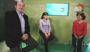 Ortuzar, Madariaga y Bilbao presentaron ayer el nuevo canal televisivo del PNV. ::
TELEPRESS