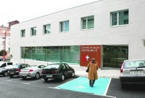 Las autoridades cántabras confían en que el ambulatorio de Cotolino atenúe las carencias. ::                             PEDRO URRESTI