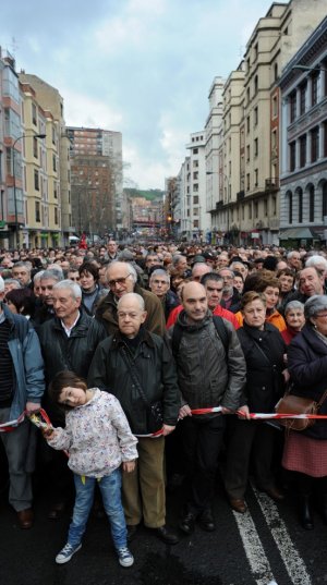 La calle Autonomía estuvo, por momentos, colapsada debido al gentío. ::                             REPORTAJE FOTOGRÁFICO: IGNACIO PÉREZ Y MITXEL ATRIO