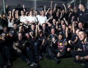 En la celebración de Red Bull quedó vacante el lugar de Mark Webber. ::                             EFE