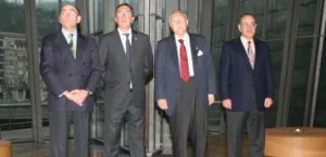 Ignacio Sánchez Galán, José Luis Bilbao, Iñaki Azkuna y Dimitris Daskalopoulos. ::
FOTOS: MAITE BARTOLOMÉ