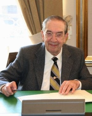 Arana Martija fundó dos corales y una ikastola en Gernika. ::                             E. C.