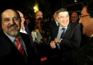 Txarli Prieto, Patxi López y Patxi Lazcoz, anoche en el acto de Vitoria. ::                             IGOR AIZPURU