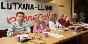 De izquierda a derecha, los representantes de Aralar, PP, PNV, EB y Bildu en un momento del debate. ::
PEDRO URRESTI