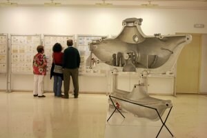 Exposición homenaje al inventor Cosme García, en la sala de exposiciones del Ayuntamiento de Logroño. ::
RAQUEL VIEJO