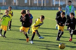 Los chavales tomaron ayer las instalaciones de Lezama. ::                         BORJA AGUDO