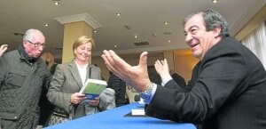 Francisco Álvarez Cascos presentó el pasado viernes en Oviedo un libro en el que explica su más reciente etapa política. ::                         EFE