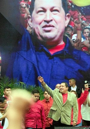 Chávez, el viernes en un mitin del partido socialista venezolano. ::
AFP