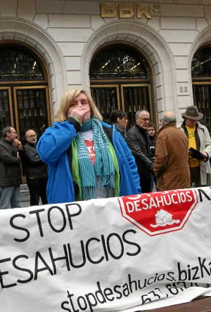 Marta Uriarte, portavoz de Stop Desahucios en Euskadi. ::                         M. BARTOLOMÉ