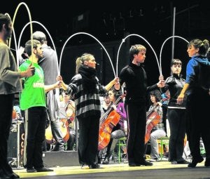 El grupo de danza Aukeran trae a Eibar el espectáculo 'Gernika'