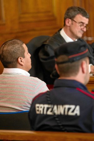 Kenny Lexzur durante el juicio en la Audiencia de Gipuzkoa. /J. Usoz