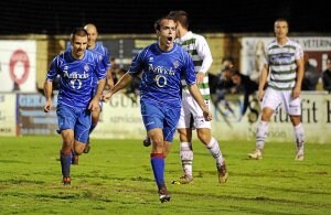 Los jugadores del Amorebieta celebran el gol de la victoria ante el Eibar. ::
IGNACIO PÉREZ